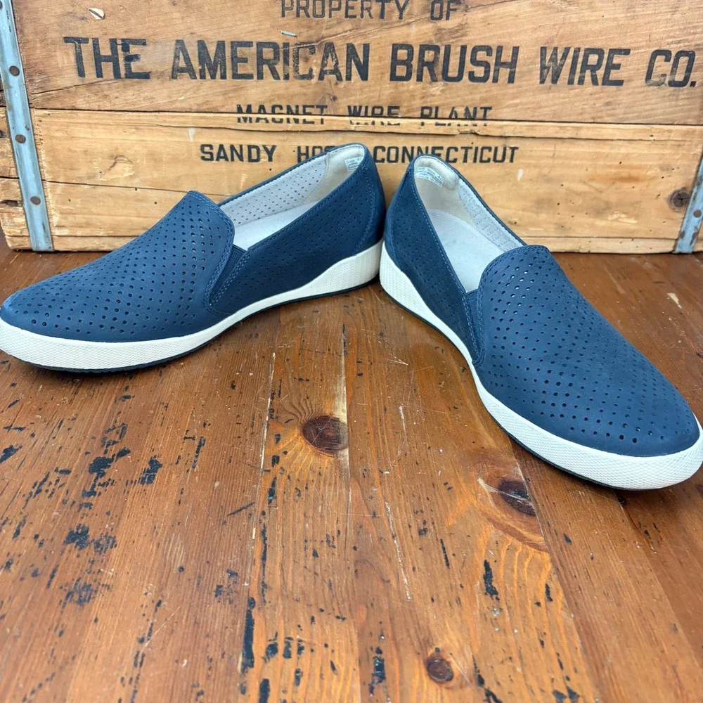 Dansko Honor Navy‎ Mens US 7 EU40 Perforated Leather Slip On Sneakers 4712757575